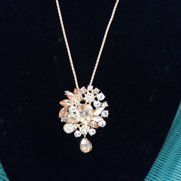 🆕 Champagne Rhinestone Necklace - Picture 4 of 7
